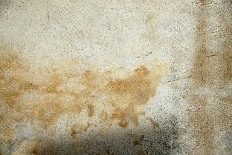 Кирпичная стена со штукатуркой