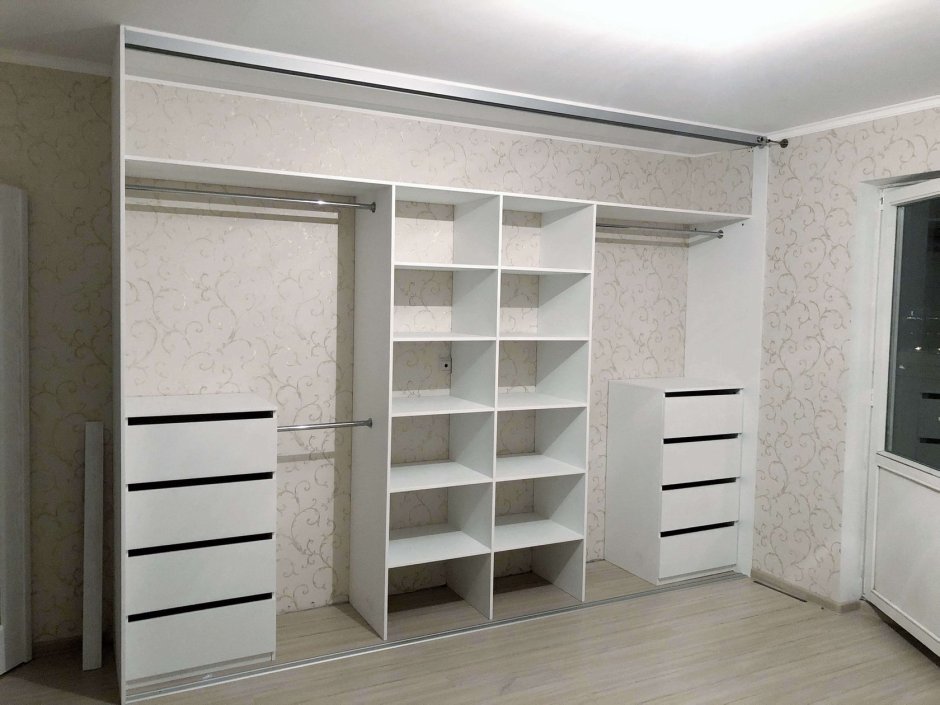Встроенная гардеробная в спальне
