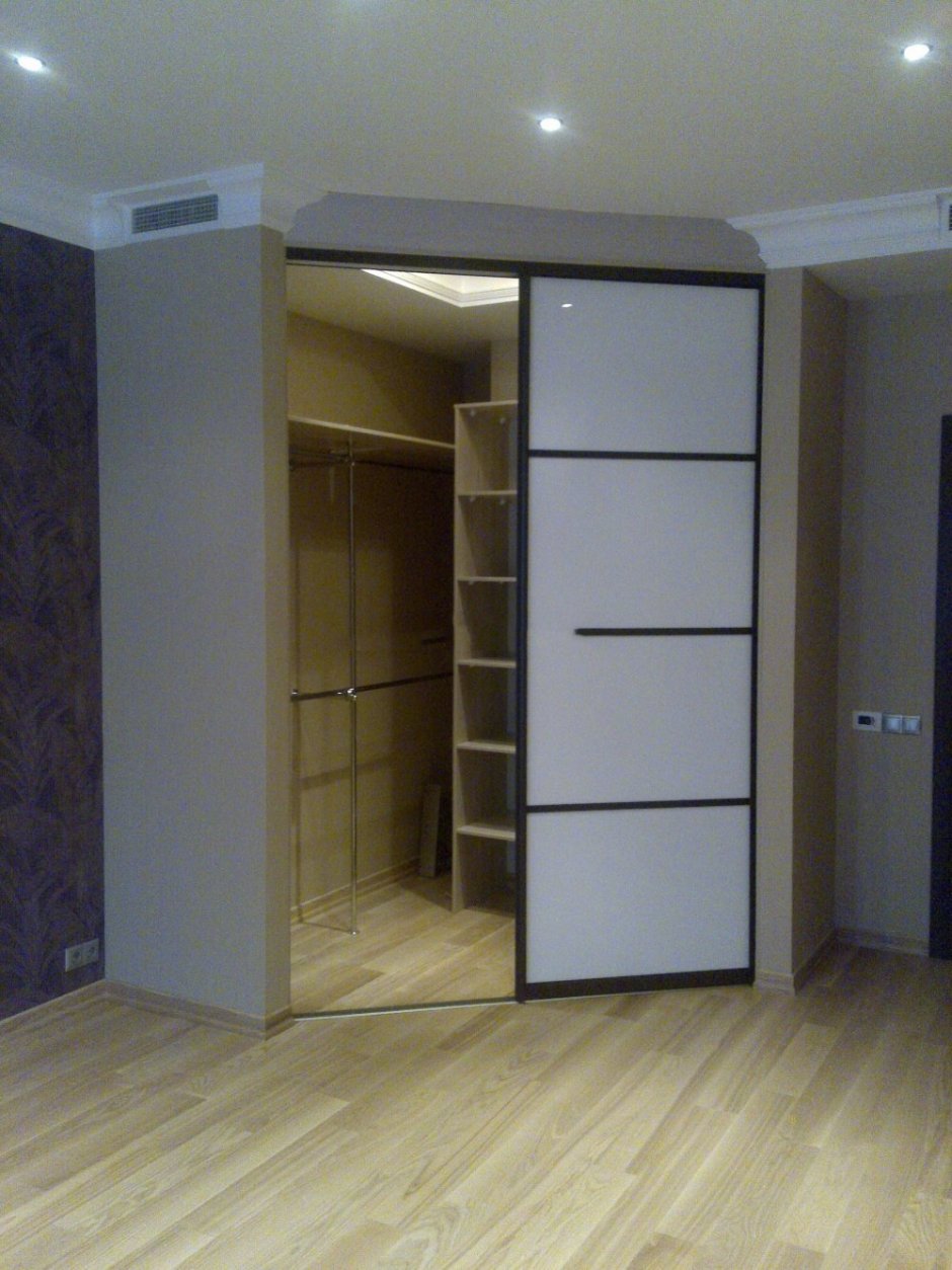 Шкаф купе с телевизором в спальню