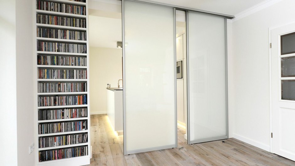 Телевизор встроенный в шкаф