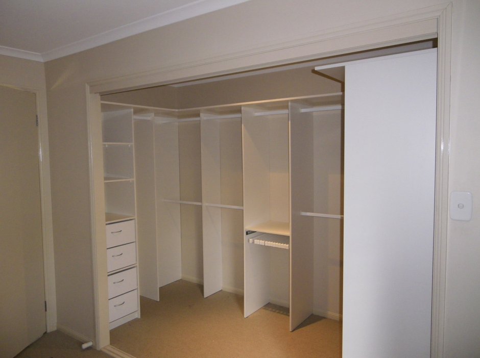 Шкаф в стене