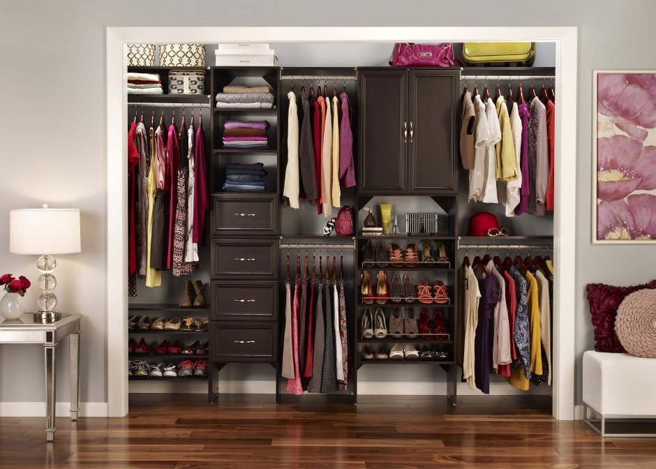 Шкаф с вещами