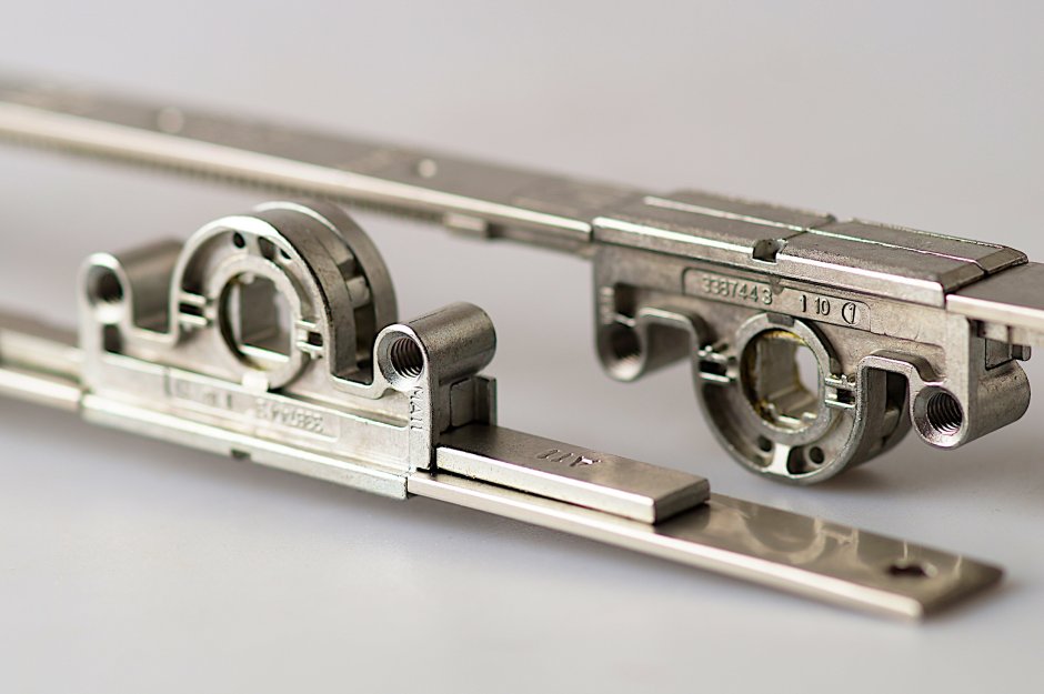 Поворотно откидной механизм Roto