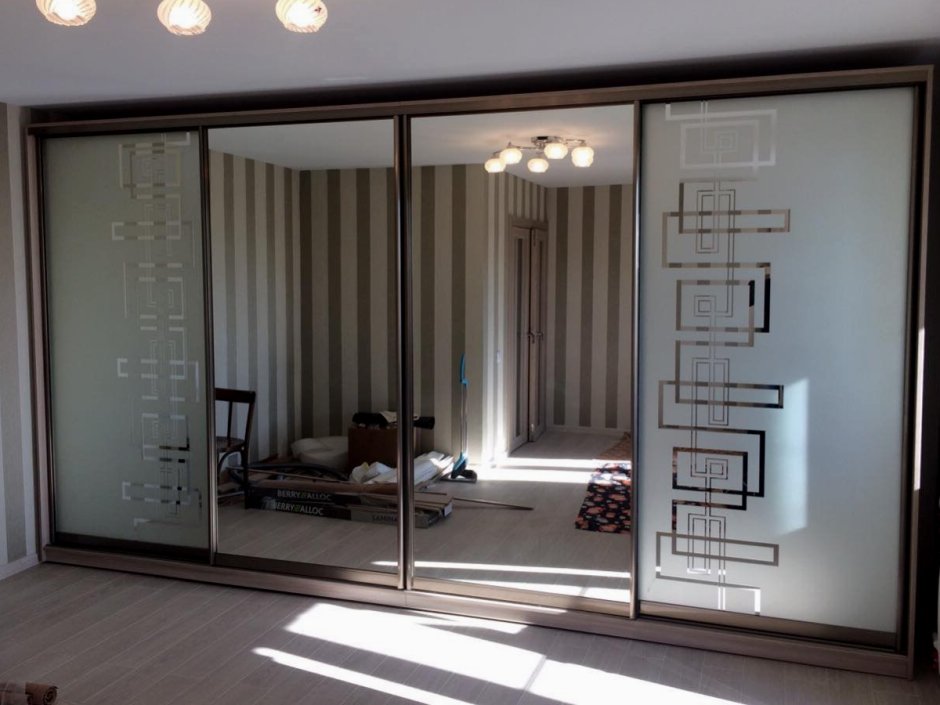 Шкаф купе 4 двери 1 зеркало