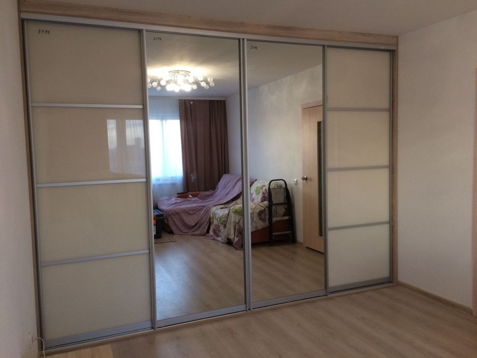 Встроенный шкаф купе в зал