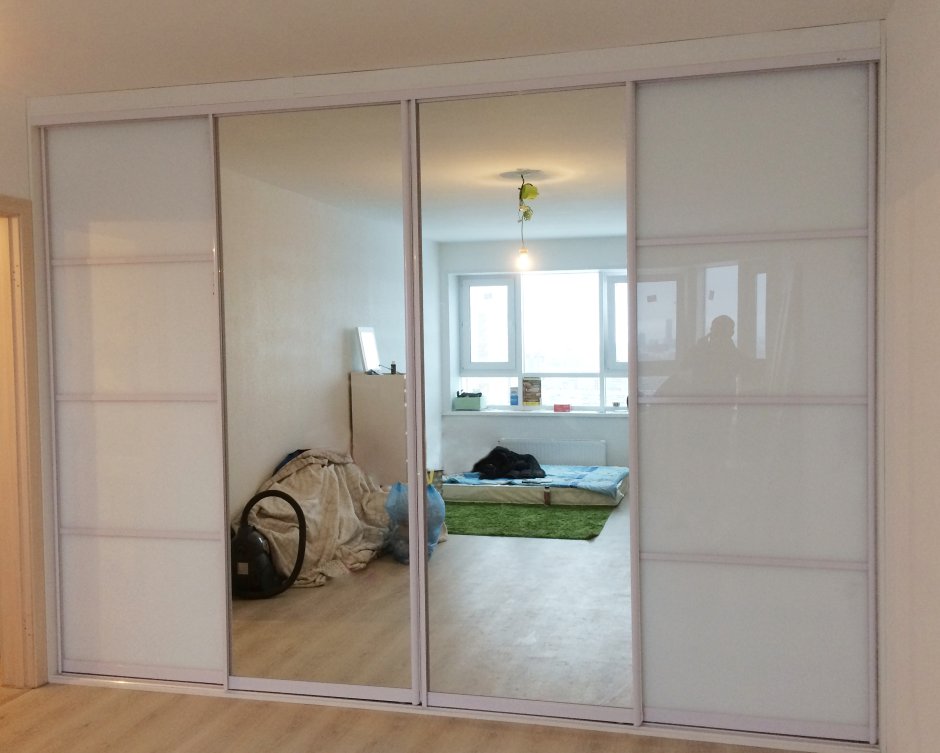 Шкаф купе 4 створки с зеркалом