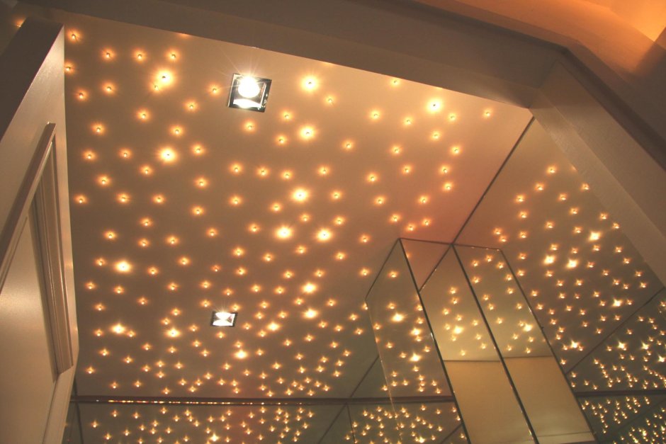 Схема размещения точечных светильников на потолке