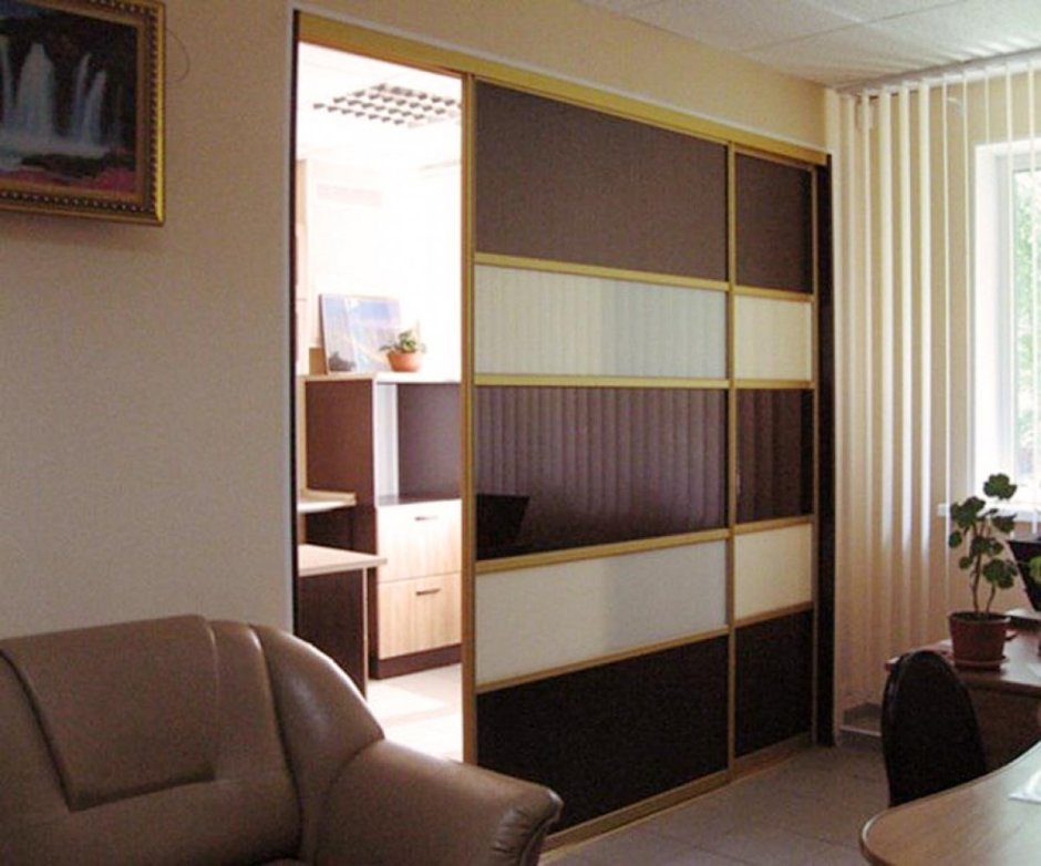 Шкаф-перегородка для зонирования комнаты