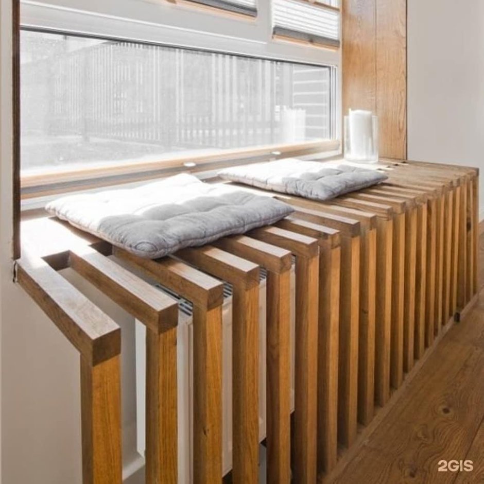 Подоконник с деревянными рейками