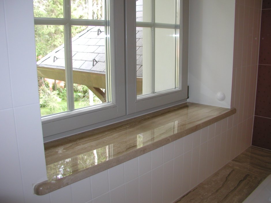 Окно с подоконником