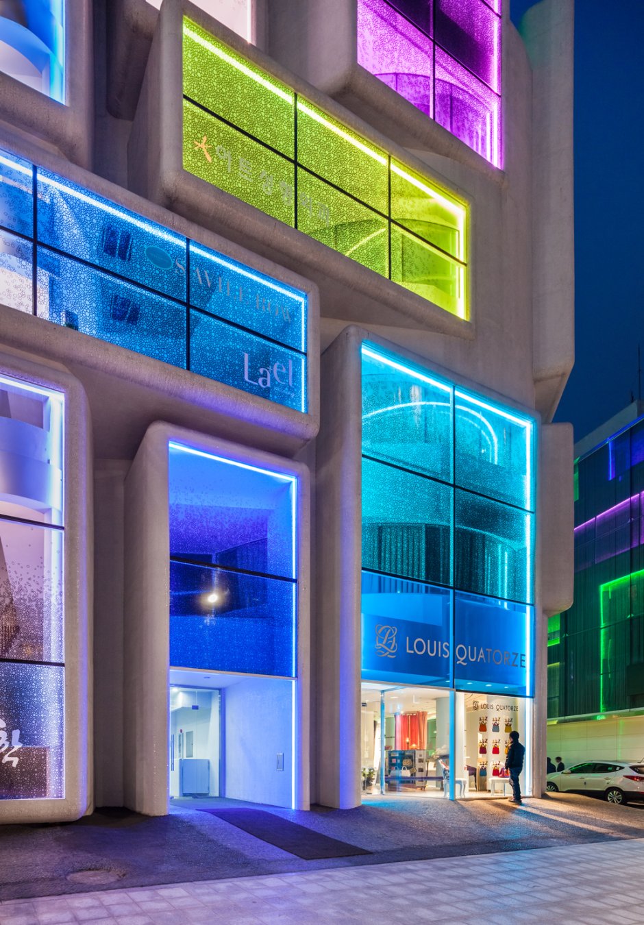 Светящиеся фасады зданий