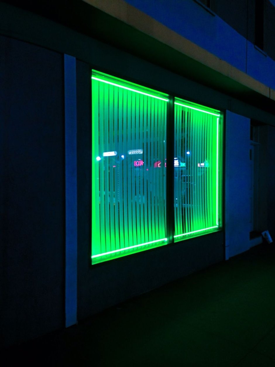 Закарнизная подсветка в интерьере