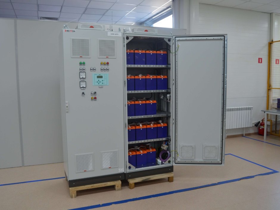 Шкаф оперативного тока шот