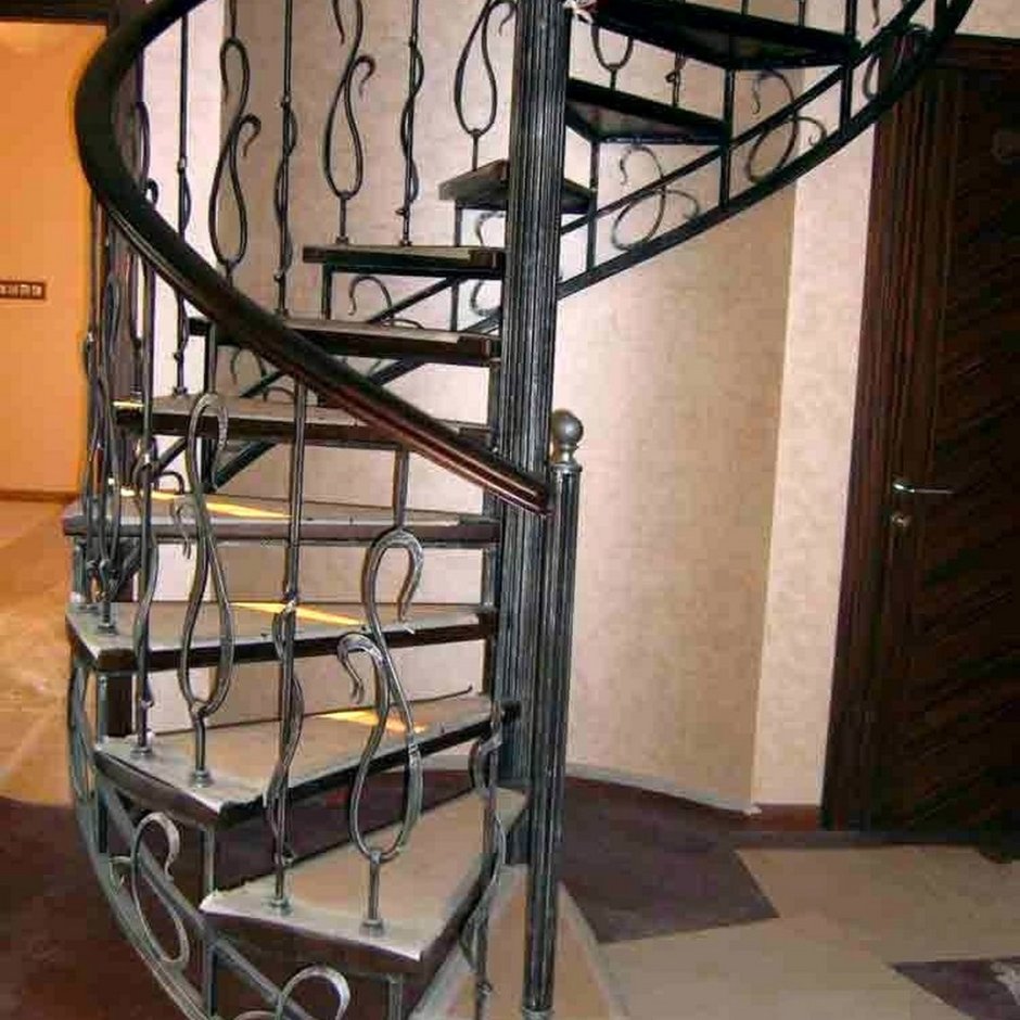 Кованые лестницы в интерьере