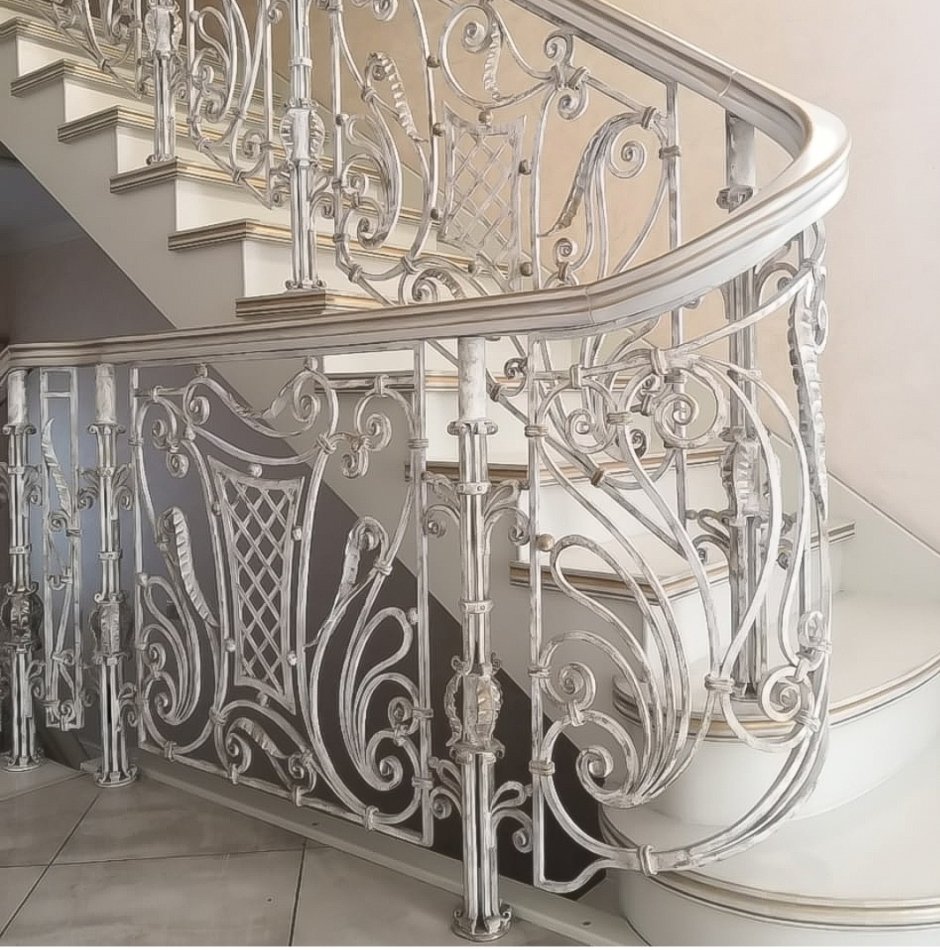 Перила кованые для лестницы в доме