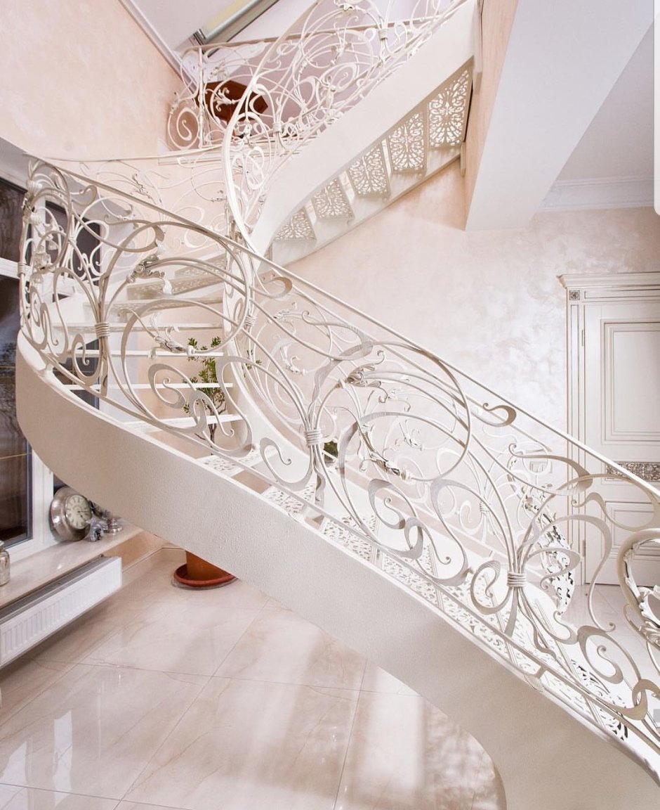 Кованые лестницы в интерьере