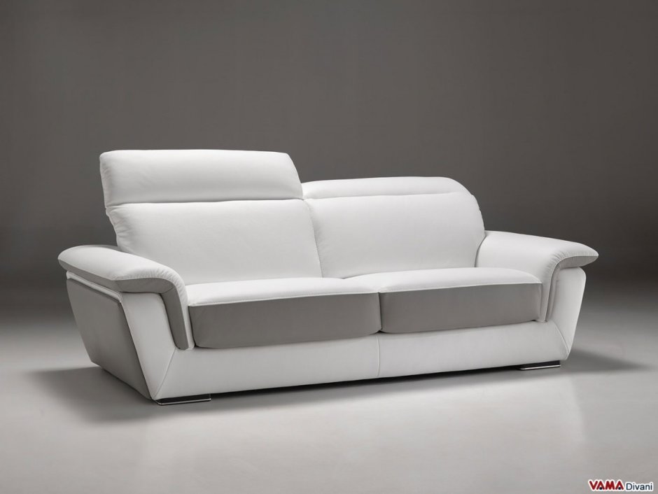 Диван с мягкими подлокотниками