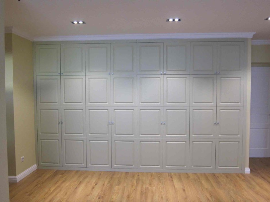 Встроенные шкафы в спальню внутри
