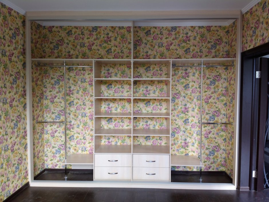 Блестящие фасады шкафов