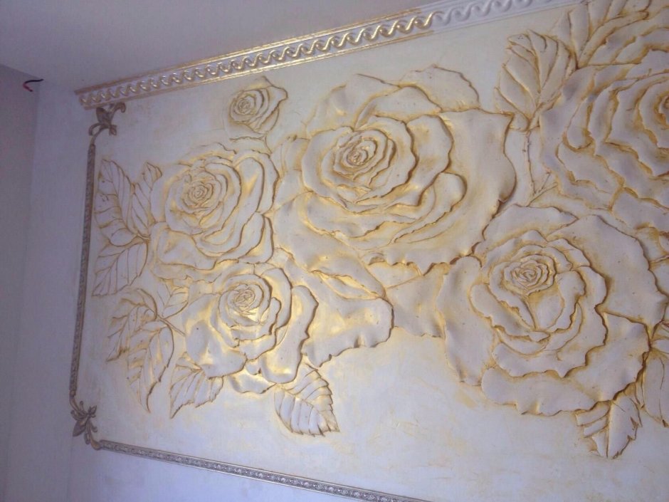 Барельеф цветы на стене