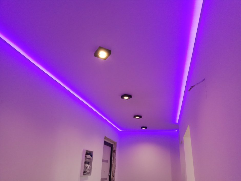 Освещение по периметру потолка