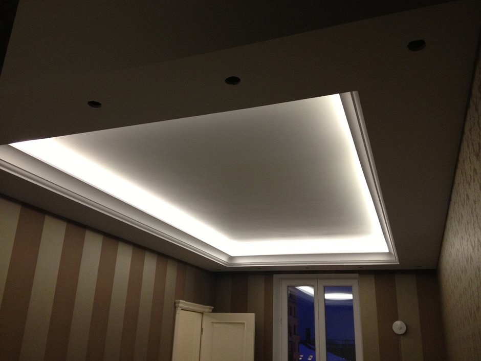 Неоновая подсветка потолка