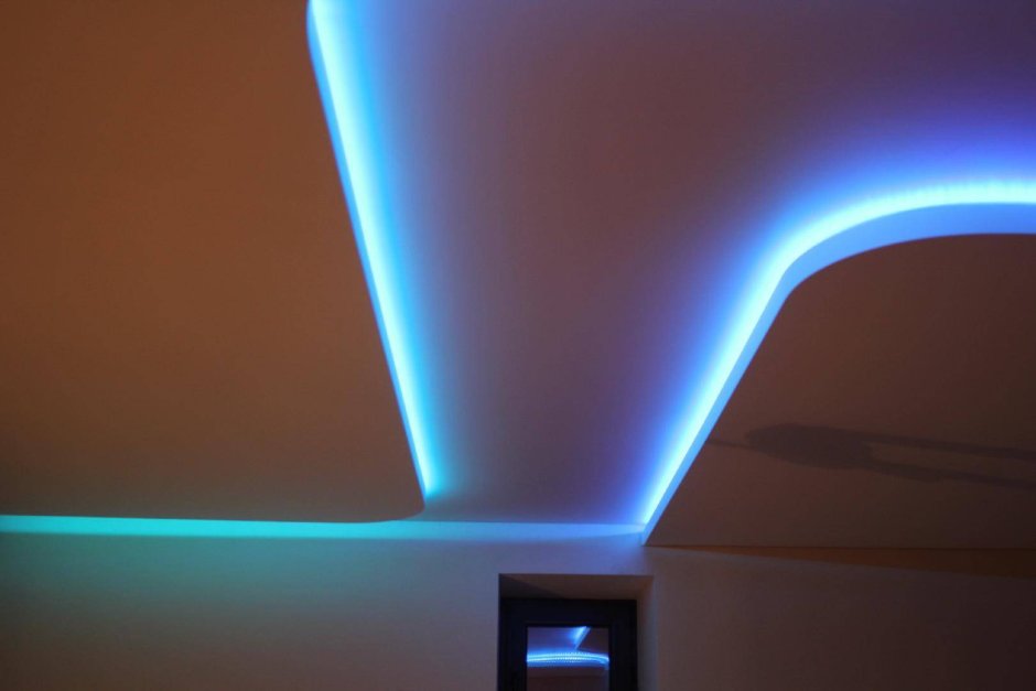 Подсветка натяжного потолка светодиодной лентой по периметру