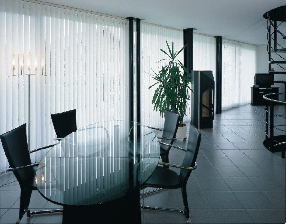 Вертикальные жалюзи для офисных перегородок