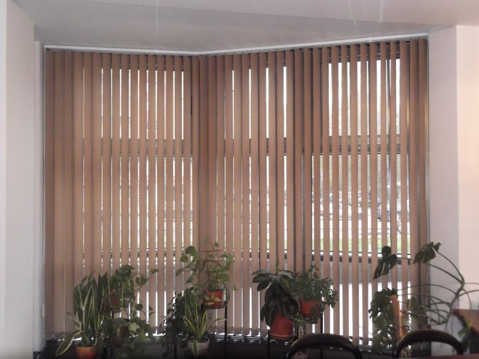 Вертикальные жалюзи для зонирования комнаты