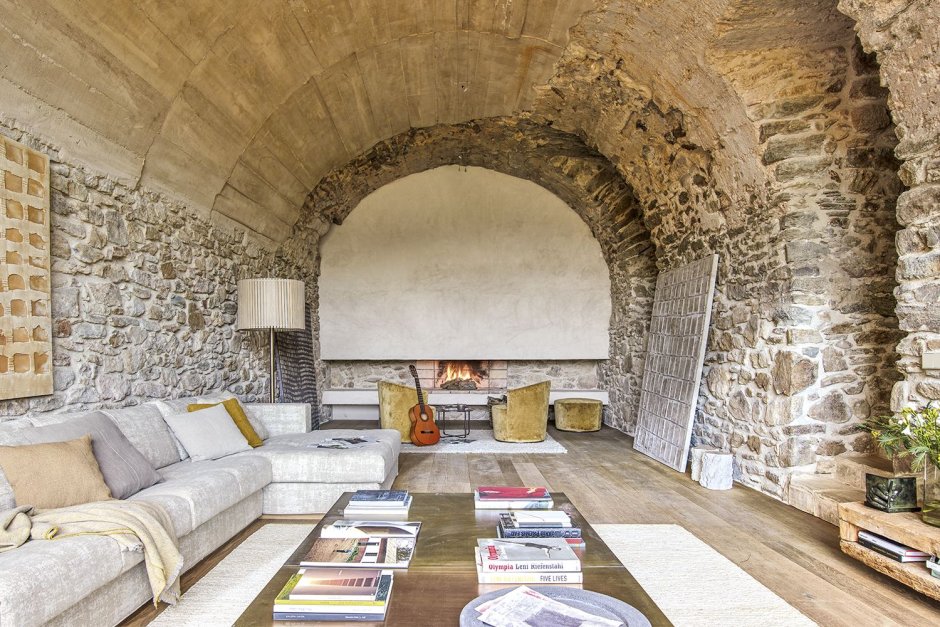 Каменный потолок