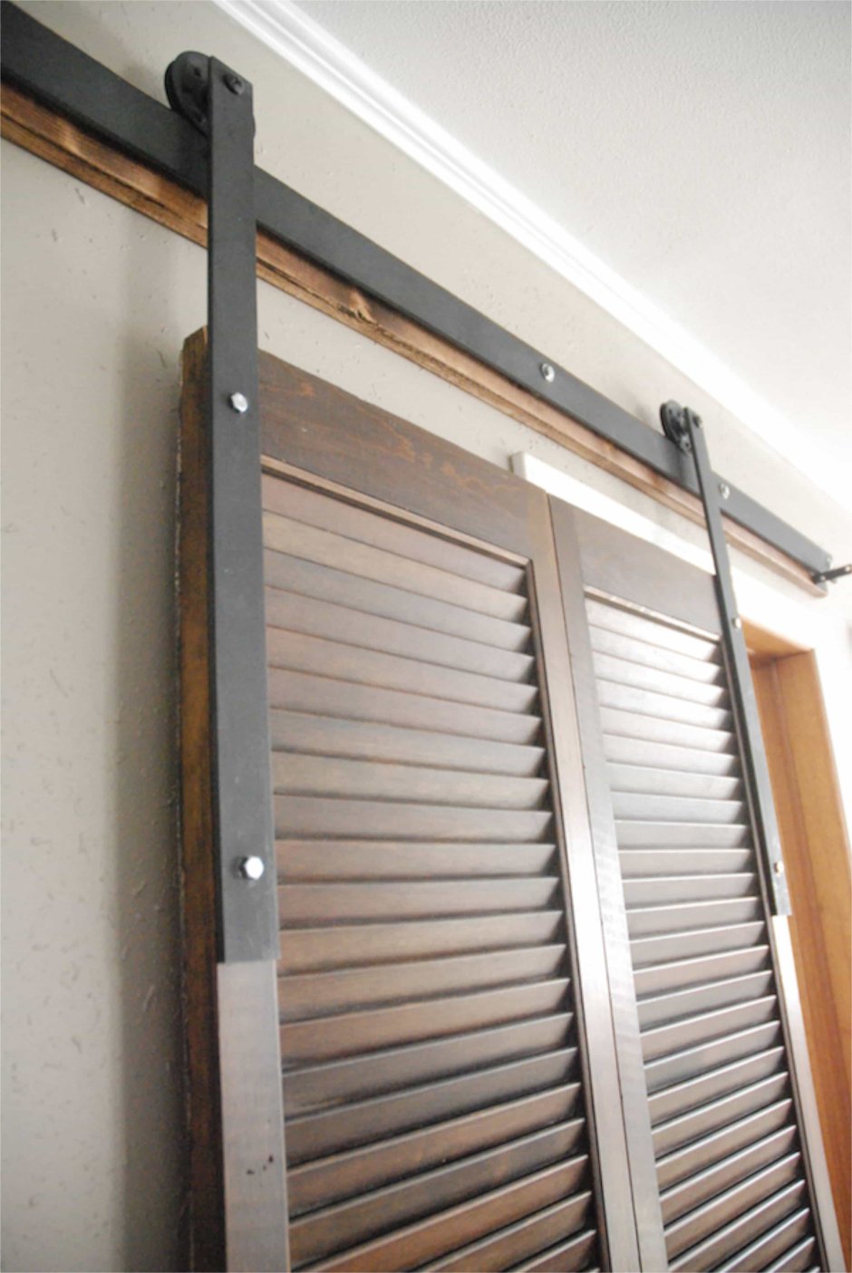 Раздвижные жалюзийные двери