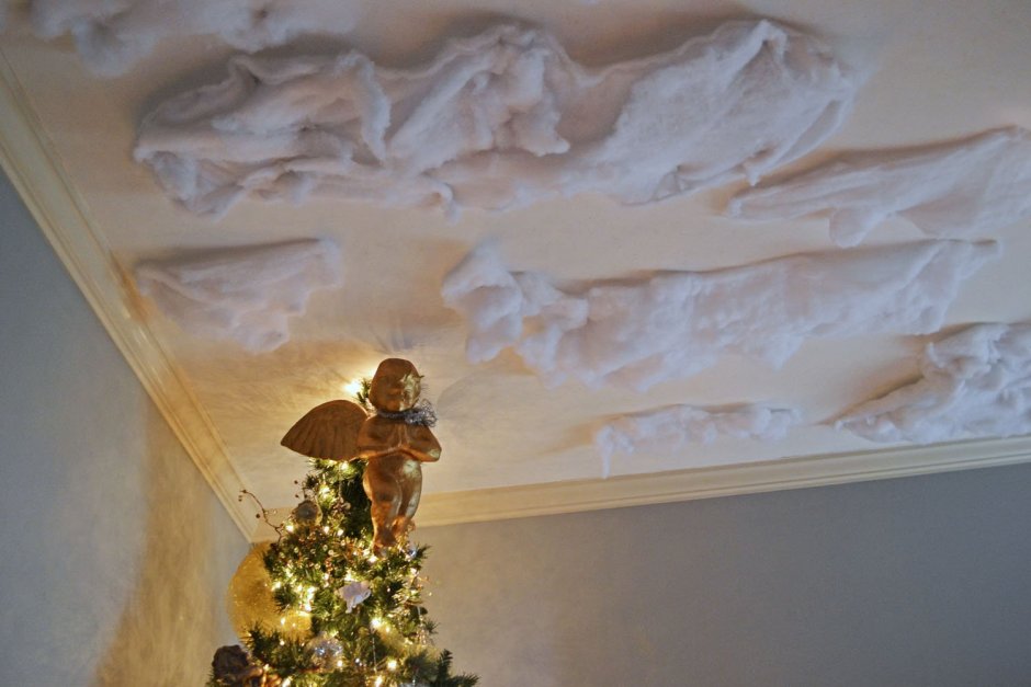 Потолок с неоновой подсветкой