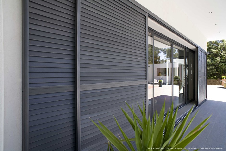 Наружные жалюзи двери