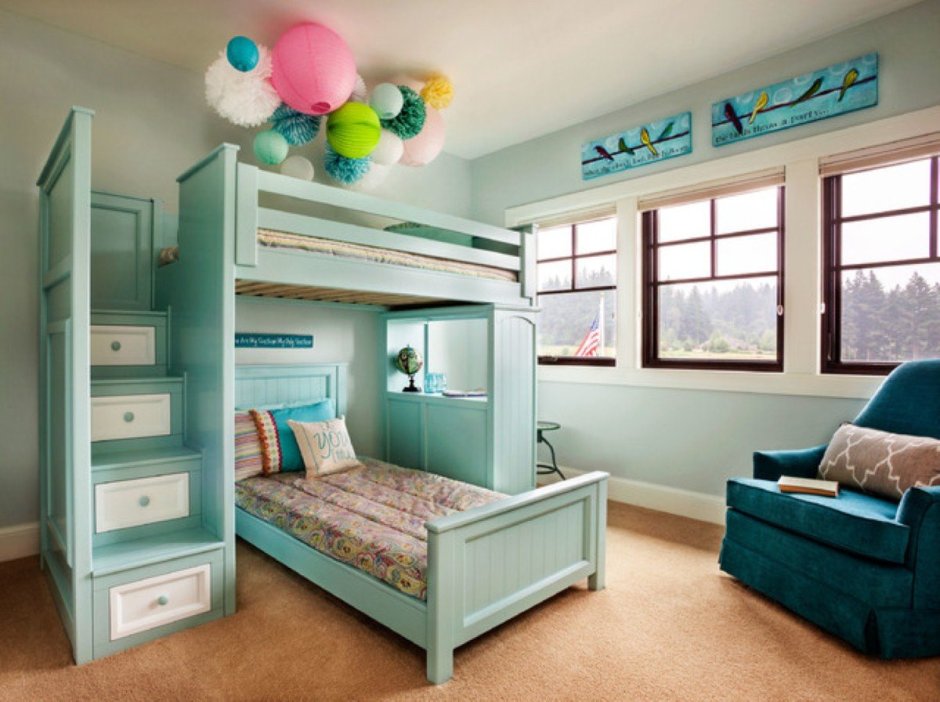 Интерьер детской комнаты с двухъярусной кроватью