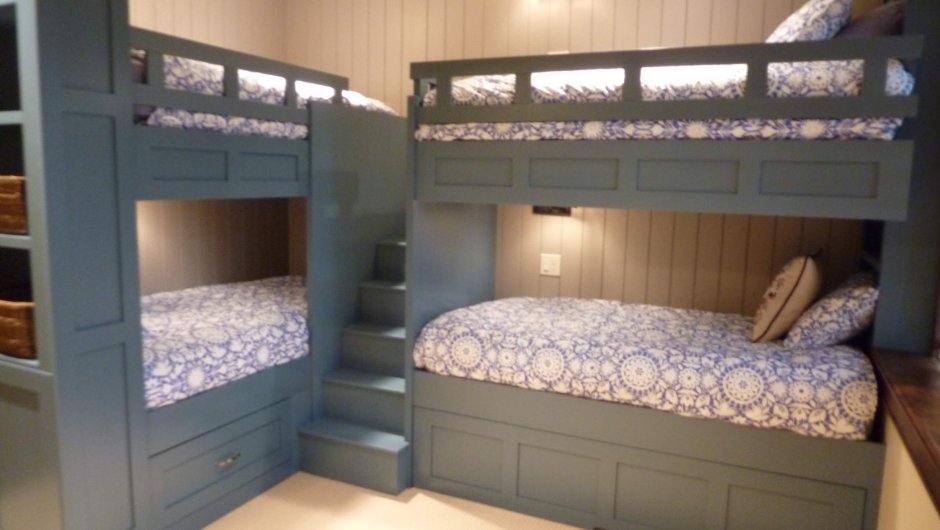 Комната с двухъярусной кроватью
