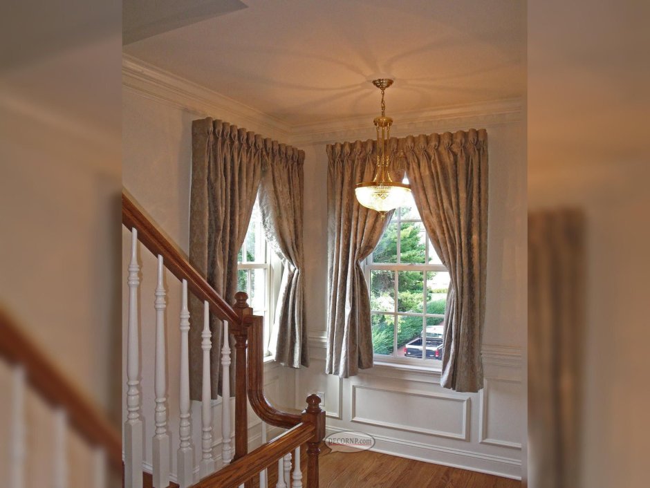Занавески на лестничное окно