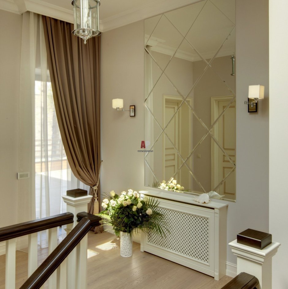 Шторы в прихожую в частном доме на окно
