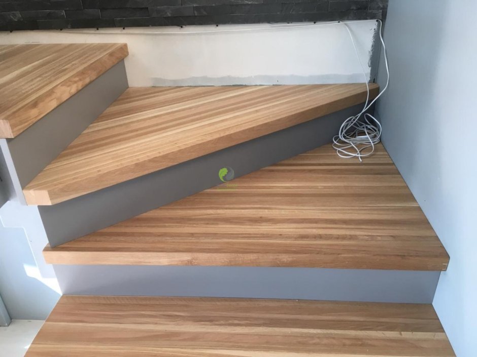 Деревянные ступени для лестницы