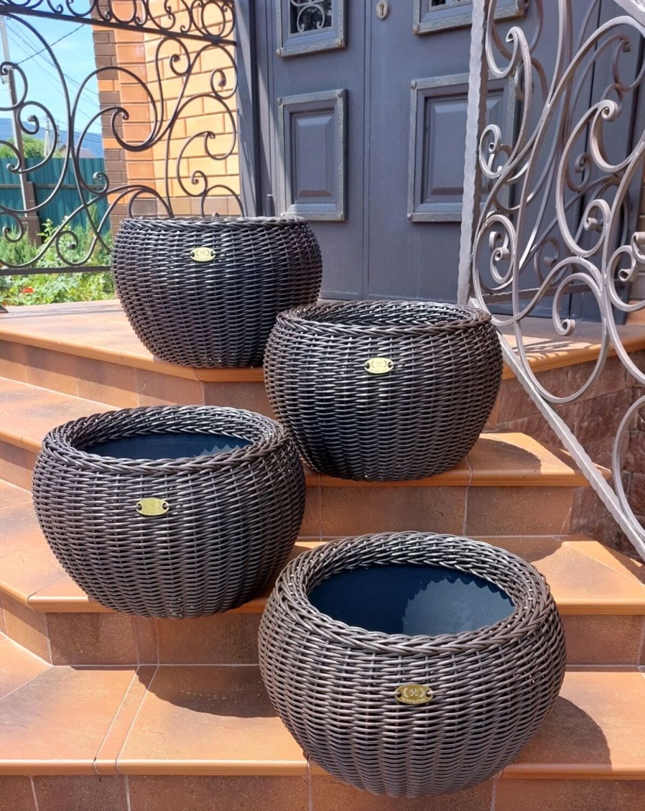 Кашпо из полиротанга