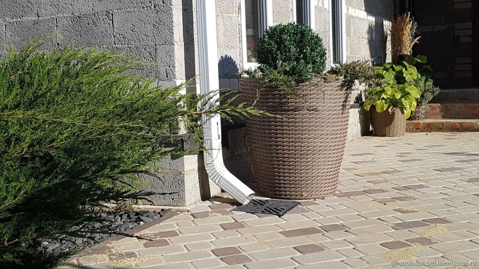 Плетеное уличное кашпо