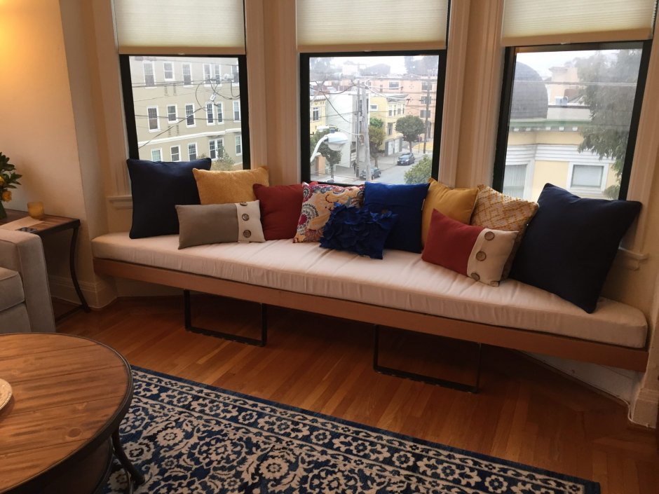 Мягкая сидушка в эркере