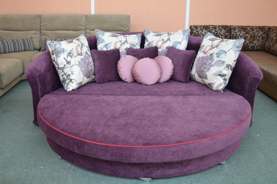 Круглый диван
