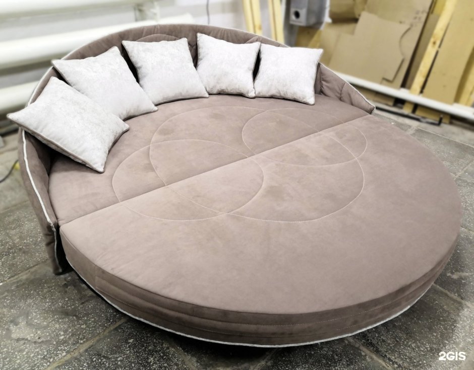 Круглый диван