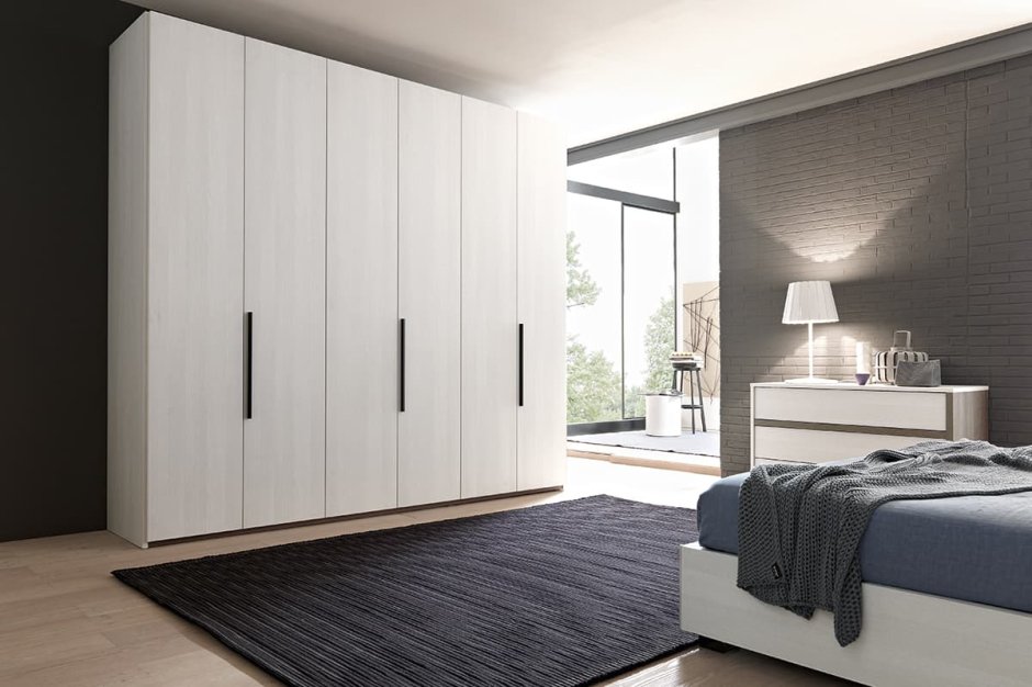 Шкафы в спальню с профилем gola