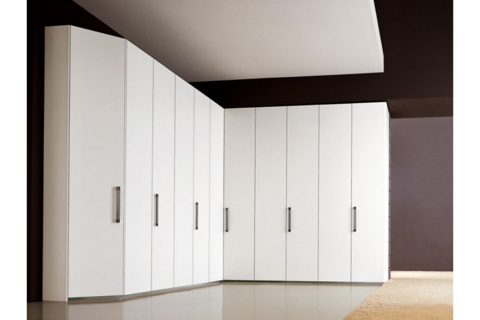 Шкаф встроенный в стену белый