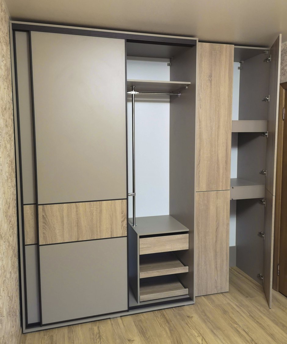 Глянцевый шкаф в спальню