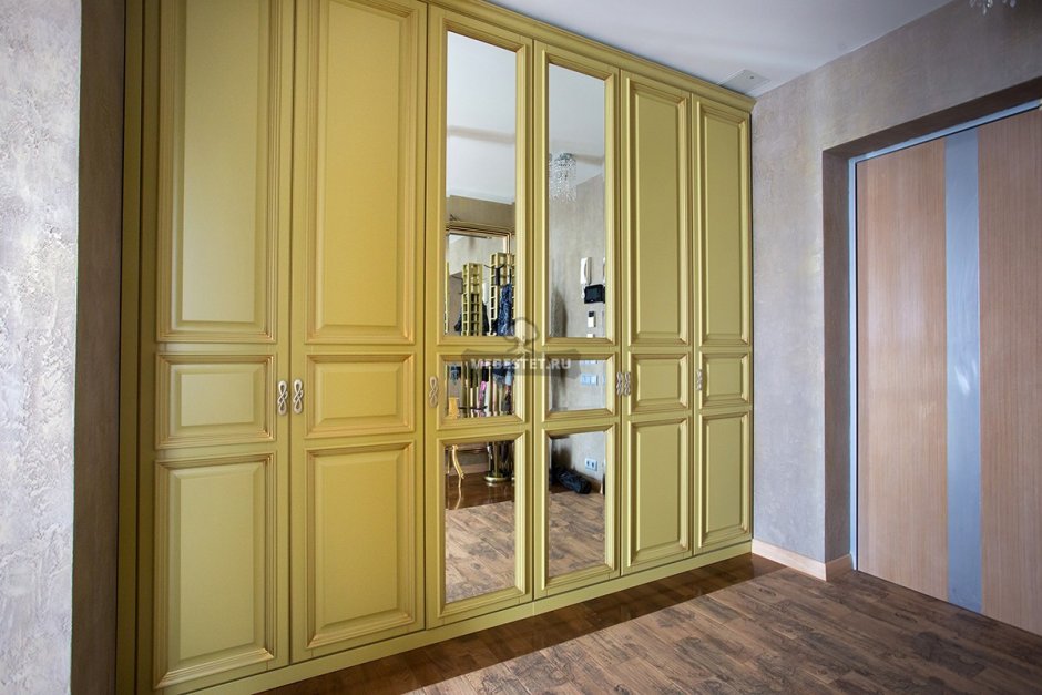 Встроенный шкаф-купе в гостиную