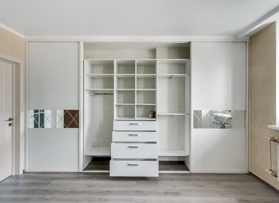 Белый шкаф в прихожую