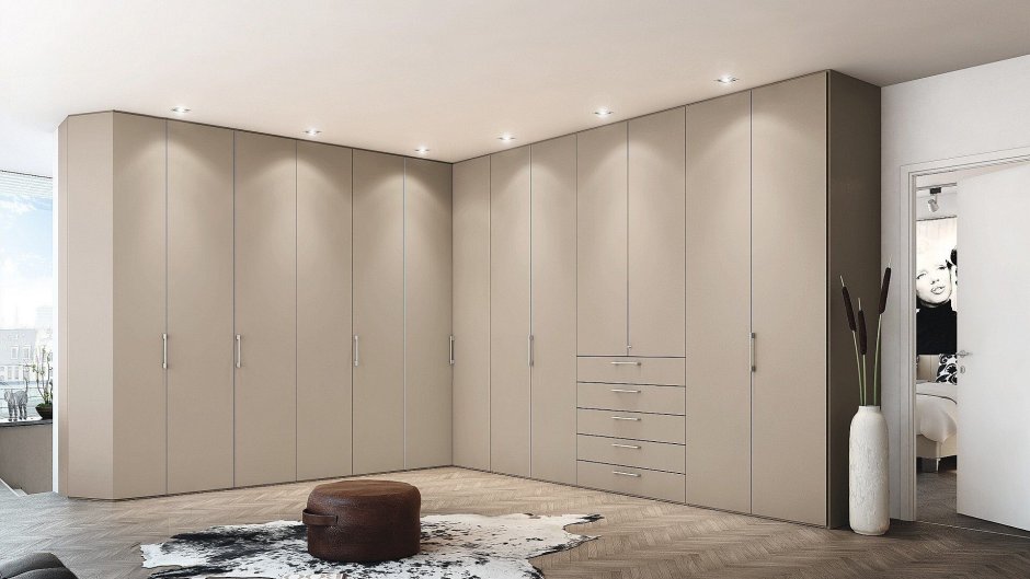 Стильный шкаф в прихожую