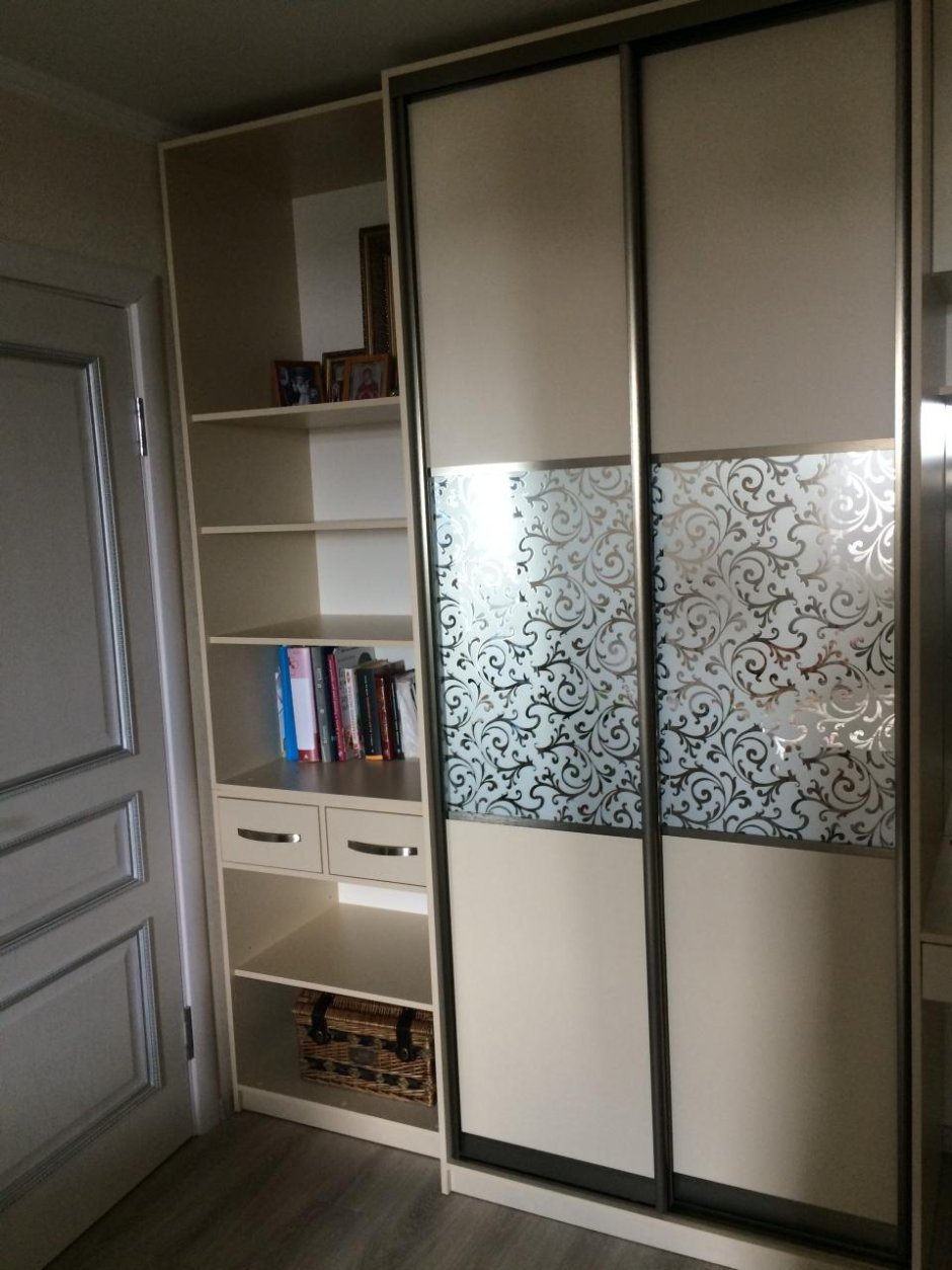 Шкаф в гостиную в современном